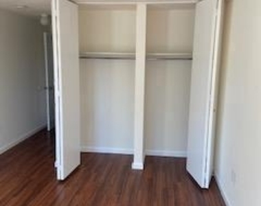1823 N Shore Court - Photo Thumbnail 36