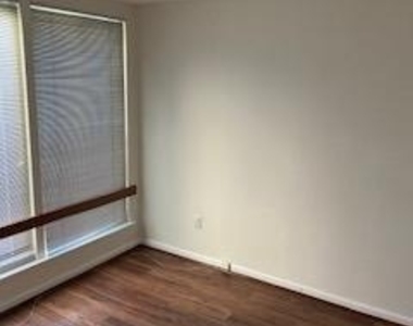 1823 N Shore Court - Photo Thumbnail 49