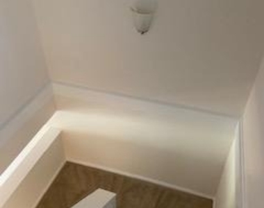 1823 N Shore Court - Photo Thumbnail 18