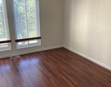 1823 N Shore Court - Photo Thumbnail 33