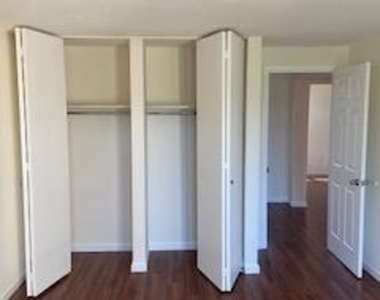 1823 N Shore Court - Photo Thumbnail 34