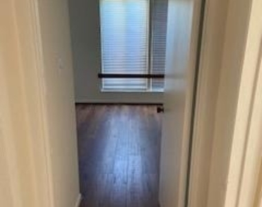 1823 N Shore Court - Photo Thumbnail 46