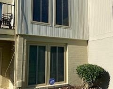 1823 N Shore Court - Photo Thumbnail 4