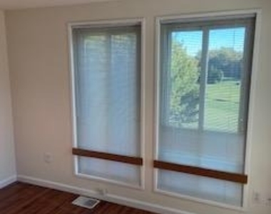 1823 N Shore Court - Photo Thumbnail 38
