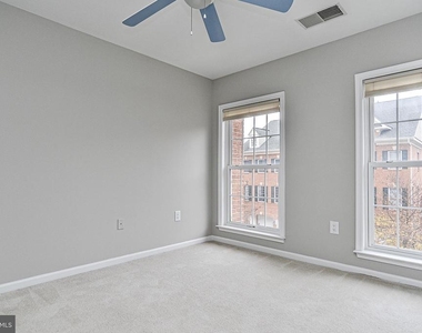 4654 Hummingbird Lane - Photo Thumbnail 33