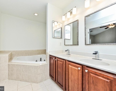 4654 Hummingbird Lane - Photo Thumbnail 30