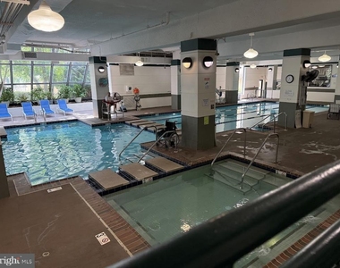 205 Yoakum Parkway - Photo Thumbnail 7