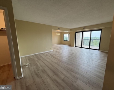 205 Yoakum Parkway - Photo Thumbnail 1