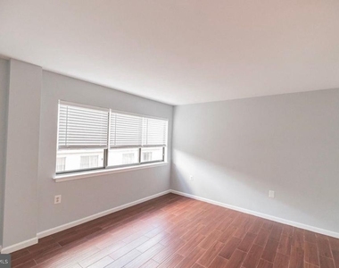 1301 N Courthouse Road - Photo Thumbnail 2