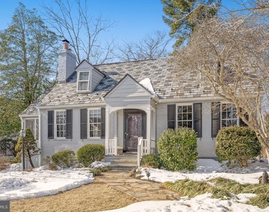 3916 Military Road - Photo Thumbnail 2