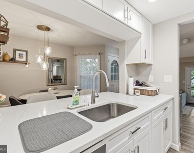 2807 S Woodrow Street - Photo Thumbnail 8