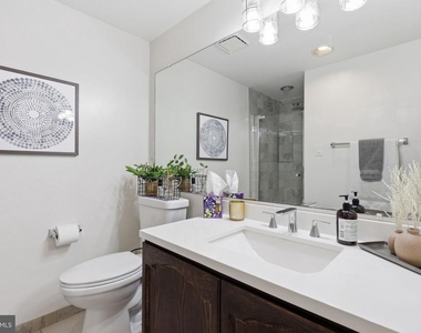 2807 S Woodrow Street - Photo Thumbnail 12