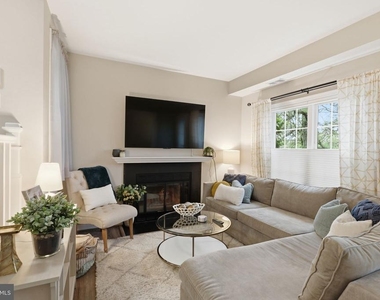 2807 S Woodrow Street - Photo Thumbnail 9