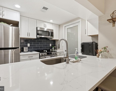 2807 S Woodrow Street - Photo Thumbnail 3