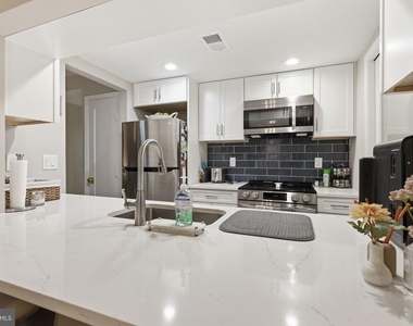 2807 S Woodrow Street - Photo Thumbnail 4