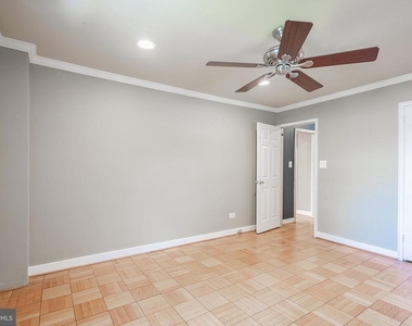 4374 N Pershing Drive - Photo Thumbnail 14