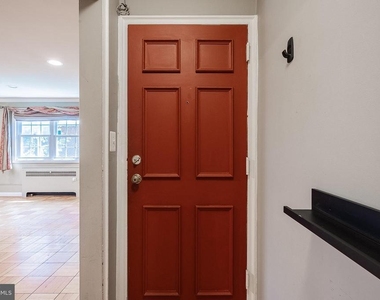 4374 N Pershing Drive - Photo Thumbnail 3