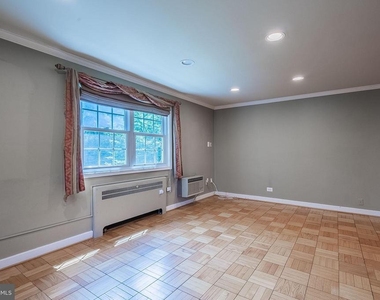 4374 N Pershing Drive - Photo Thumbnail 9