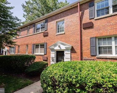 4374 N Pershing Drive - Photo Thumbnail 2