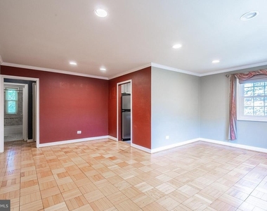 4374 N Pershing Drive - Photo Thumbnail 6