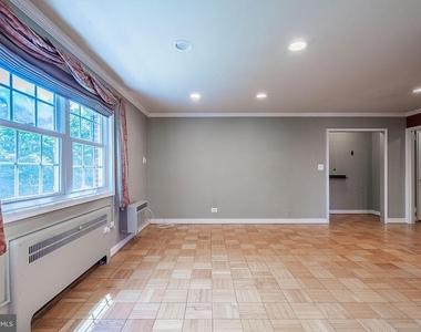 4374 N Pershing Drive - Photo Thumbnail 8