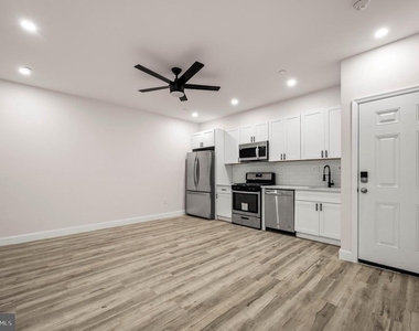 437 W Girard Avenue - Photo Thumbnail 2