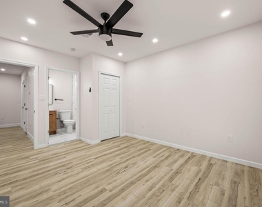 437 W Girard Avenue - Photo Thumbnail 13