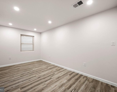 437 W Girard Avenue - Photo Thumbnail 10