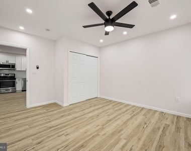 437 W Girard Avenue - Photo Thumbnail 16
