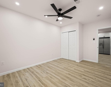 437 W Girard Avenue - Photo Thumbnail 19