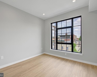 1205 S 15th Street - Photo Thumbnail 3