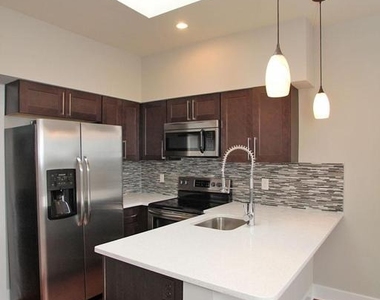400 S 45th Street - Photo Thumbnail 2