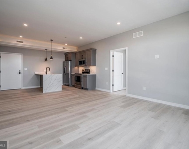 2401 Washington Avenue - Photo Thumbnail 4