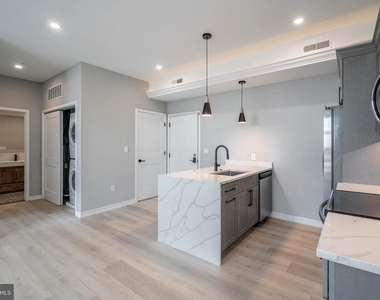 2401 Washington Avenue - Photo Thumbnail 2