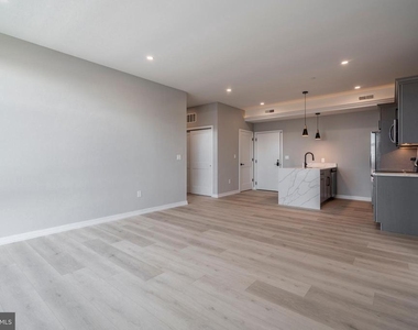 2401 Washington Avenue - Photo Thumbnail 3
