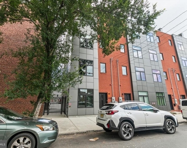 2835 Edgemont Street - Photo Thumbnail 5