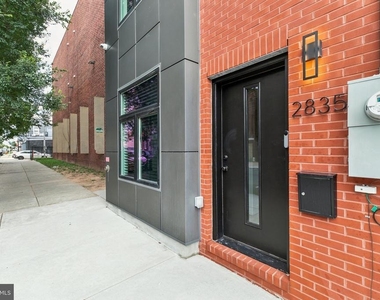 2835 Edgemont Street - Photo Thumbnail 3