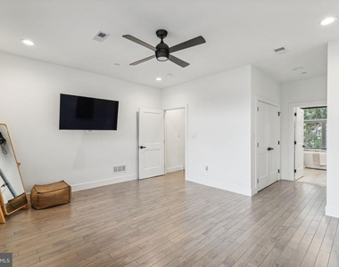 2835 Edgemont Street - Photo Thumbnail 23