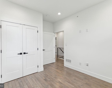 2835 Edgemont Street - Photo Thumbnail 34