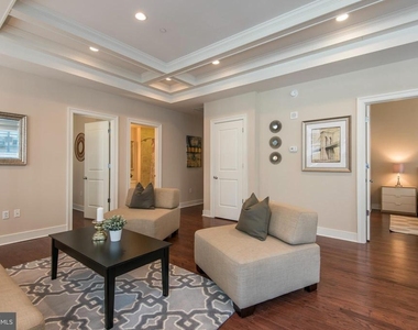 1501 Locust Street - Photo Thumbnail 4