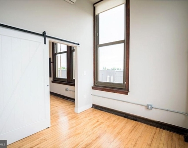 1300 S 19th Street - Photo Thumbnail 3