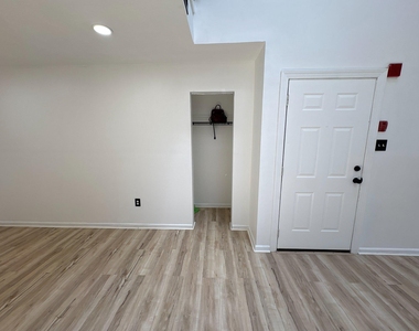 72304 Delaire Landing Road - Photo Thumbnail 11
