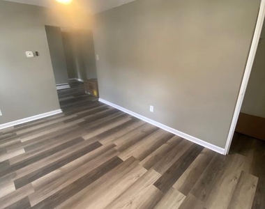 326 Van Kirk Street - Photo Thumbnail 4
