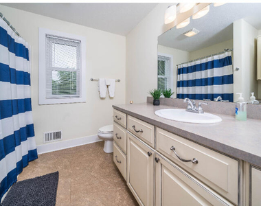 580 Mason Street - Photo Thumbnail 15