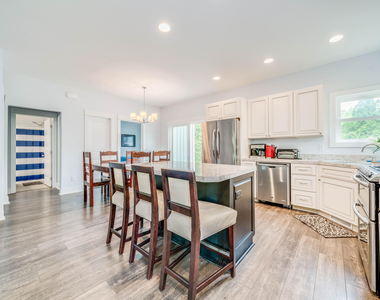 580 Mason Street - Photo Thumbnail 3