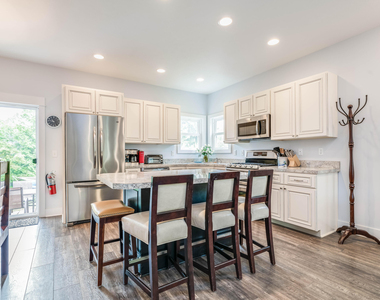 580 Mason Street - Photo Thumbnail 2