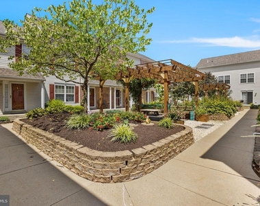 618 Songbird Court - Photo Thumbnail 22