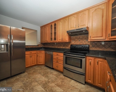 16012 Beacon Hill Drive - Photo Thumbnail 4