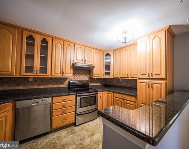 16012 Beacon Hill Drive - Photo Thumbnail 6