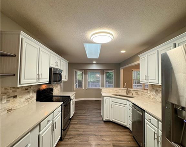 200 Horseshoe Drive - Photo Thumbnail 11